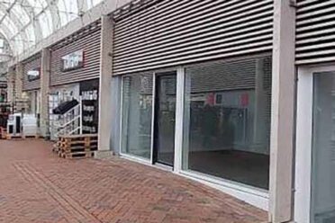 Overskueligt butikslokale til leje